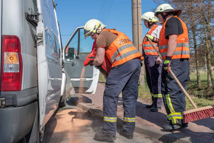 Beim ersten Einsatz musste eine Dieselspur beseitigt werden.