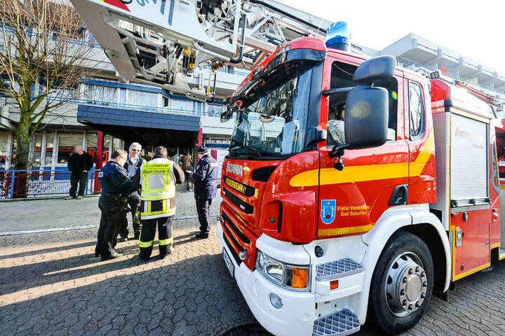 20 Menschen wurden bei dem Einsatz verletzt, darunter auch drei Feuerwehrmänner.