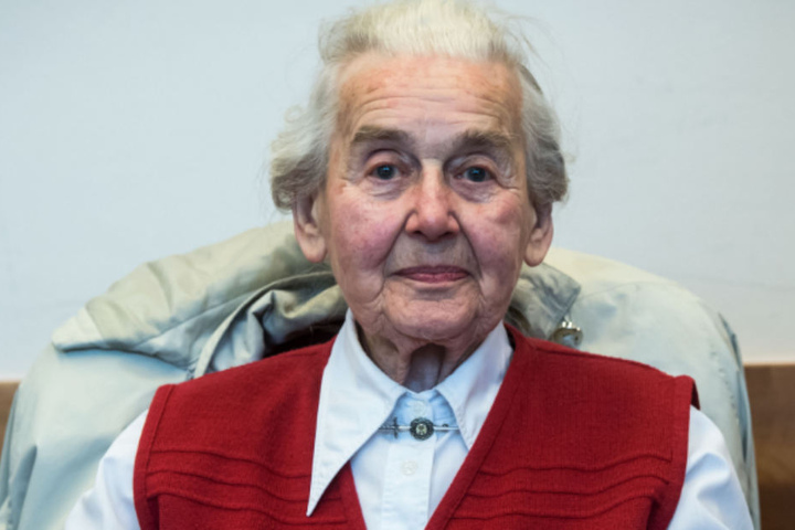 Am Dienstag wurde Ursula Haverbeck von der Polizei in ihrem Haus in Vlotho verhaftet.