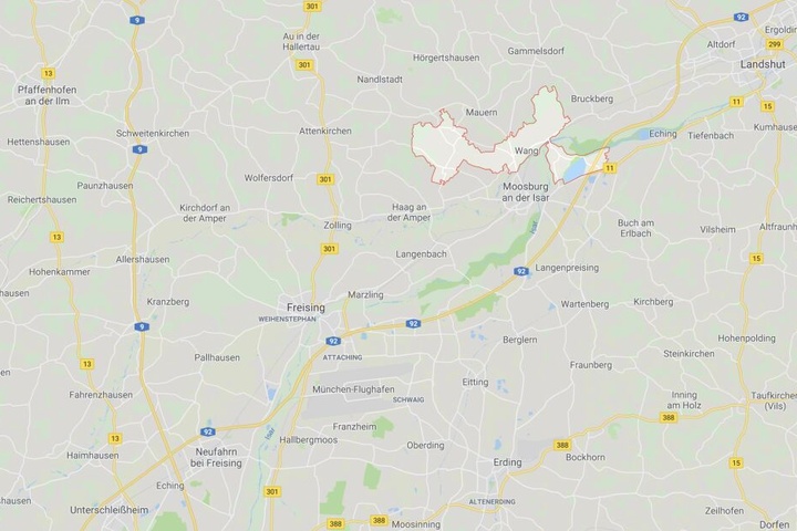 Auf der Autobahn 92 bei Wang im Landkreis Freising in Bayern ist es zu zwei Unfällen gekommen.