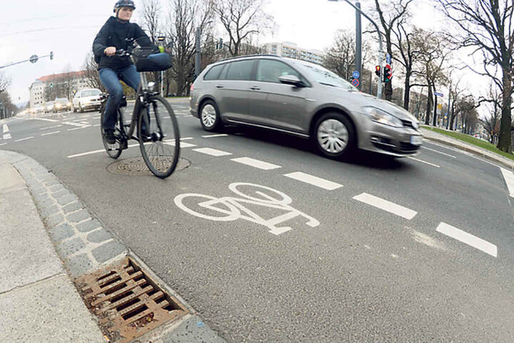 Rad frei: Der Splitt ist fast runter von den Wegen. Die Dresdner
Stadtreinigung leistete gute Arbeit.