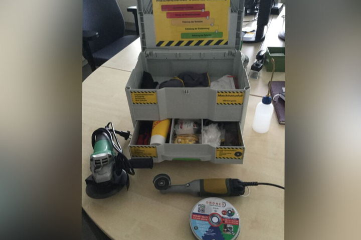 Unter anderem ein Mittel zur Wärmeableitung und ein Winkelschleifer kamen zum Einsatz.