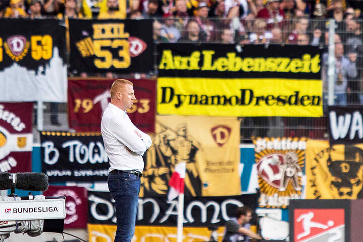 "Auf Lebenszeit - Dynamo Dresden", ist auf dem Banner im Hintergrund zu lesen. Soweit ist es zwar noch nicht, doch der SGD-Coach Maik Walpurgis sorgte mit dem 2:0-Auswärtssieg für einen gelungenen Einstand.