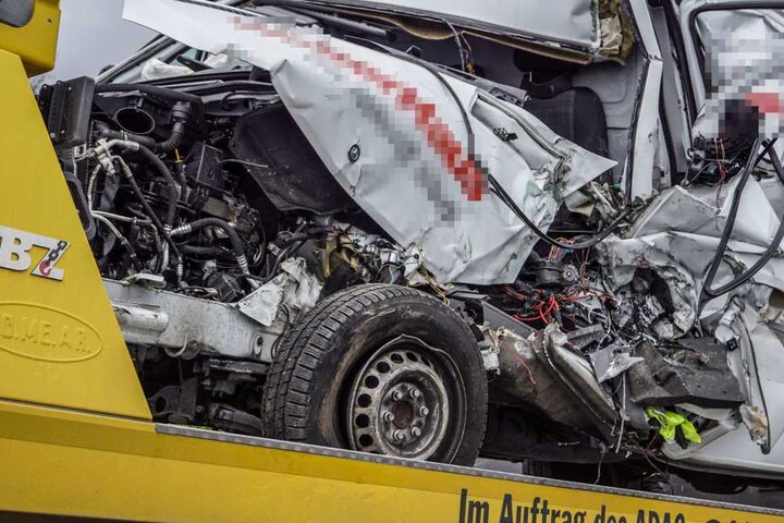 Der Sprinter ist ein totales Wrack.