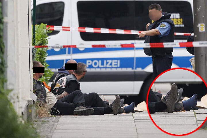 Nach der Schießerei wurden von allen festgenommenen Rockern die Schuhe sichergestellt und nach Blutspuren untersucht.