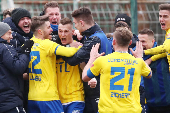 Matthias Steinborn (5.v.l.) wurde im Stadtderby zum Pokalhelden.