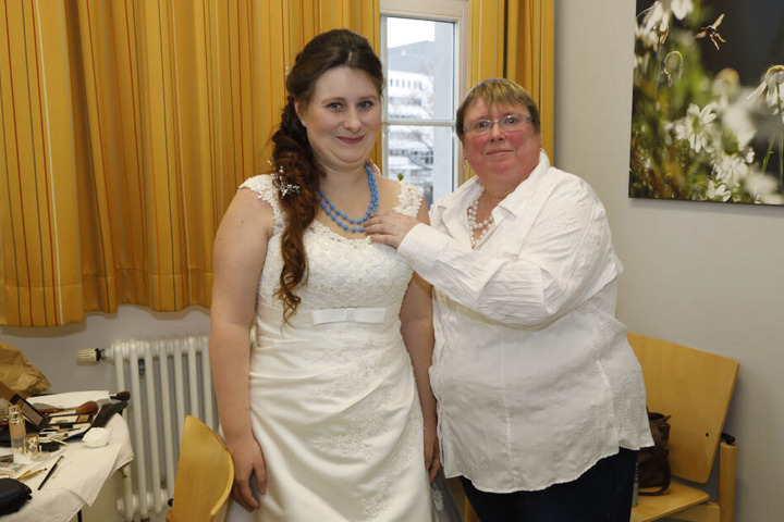 Braut Nicole (33) gab ihrem Dennis auf der Palliativstation das Ja-Wort.