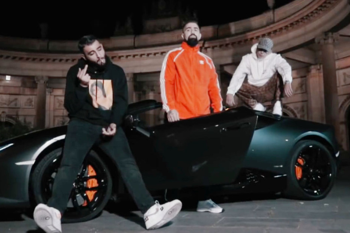 Die drei Berliner Gangsta-Rapper Samra, Bushido und Capital Bra (v. li.) stürmten mit "Für euch alle" die Spitze der deutschen Charts.