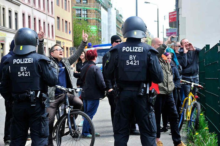 Wut gegen Rechts: Viele Menschen zeigten den Neonazis deutlich ihre Meinung.