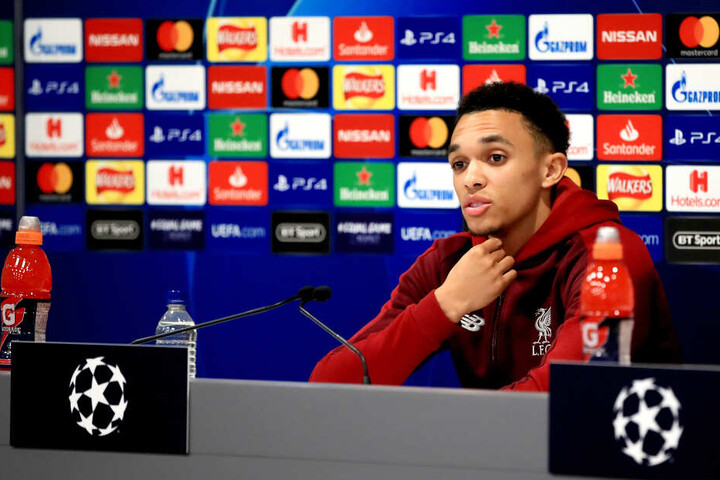 Alexander-Arnold auf der PK vor dem Spiel.