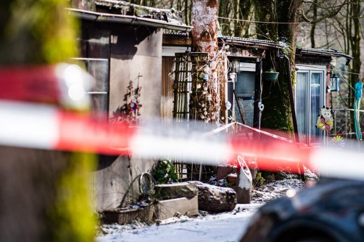 Im Fall des vielfachen Kindesmissbrauchs auf einem Campingplatz in Lüdge wird auch gegen eine Person wegen des Verdachts der Datenlöschung ermittelt.