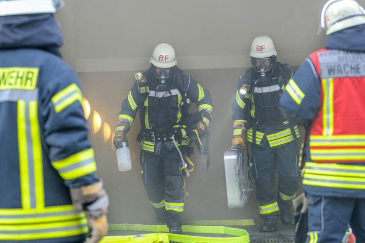 Die Feuerwehr ging mit Atemschutz in die Tiefgarage.