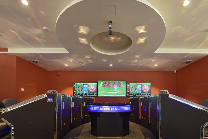 Die 97 Automaten in der Spielbank bleiben vorerst leer.