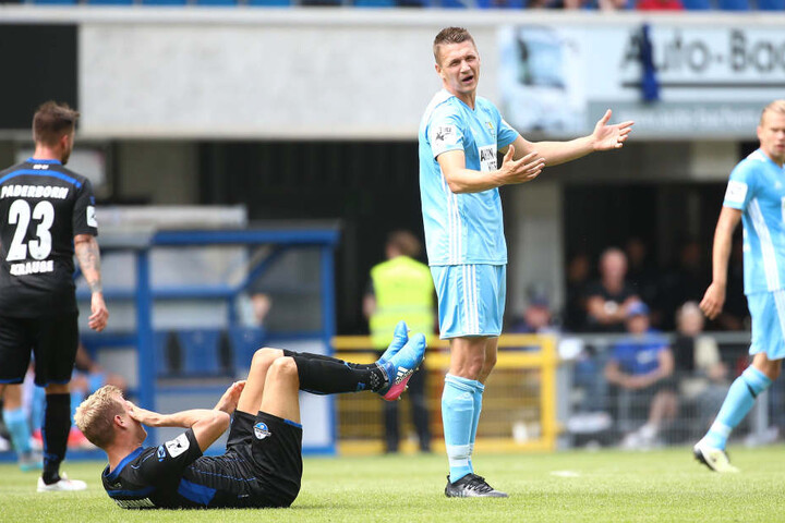 Lukas Boeder (l., Paderborn) und Daniel Frahn (Chemnitz).