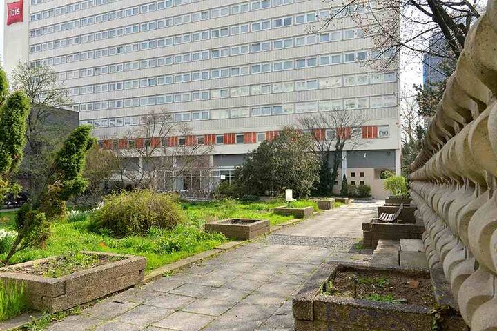 Hinter der Prager Straße liegt, fast unbekannt, der "Touristengarten". Der Zustand ist momentan desolat.