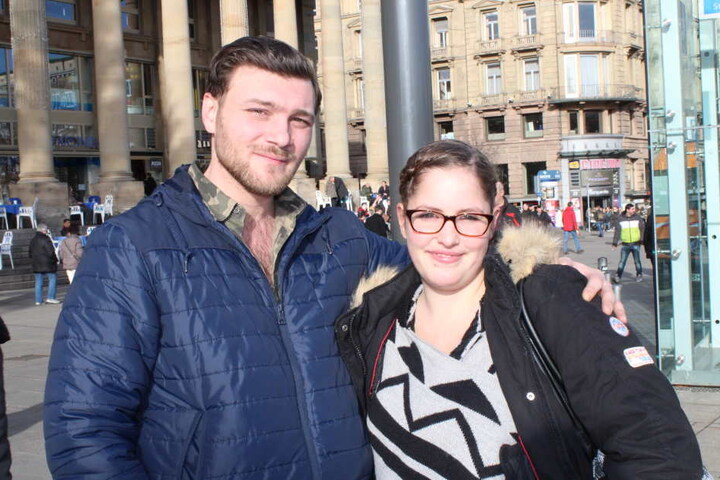 Die Freunde Claudia und Waseem fanden es sehr schwer, den Wert eines Kameles zu schätzen.