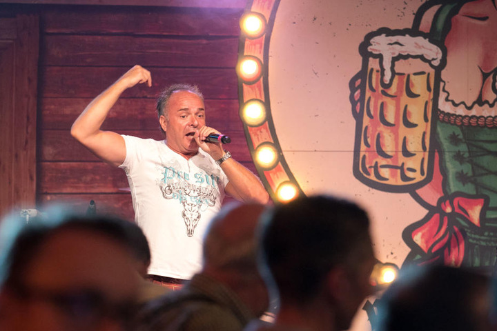 Schlagerstar Tim Toupet heizte den Feierwütigen kräftig ein.