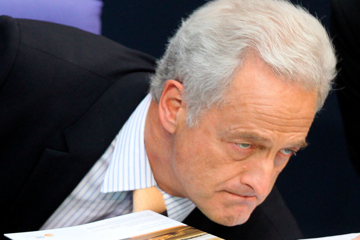 Peter Ramsauer während der aktuellen Stunde zum Projekt Stuttgart 21 im Deutschen Bundestag in Berlin. (Archivbild)