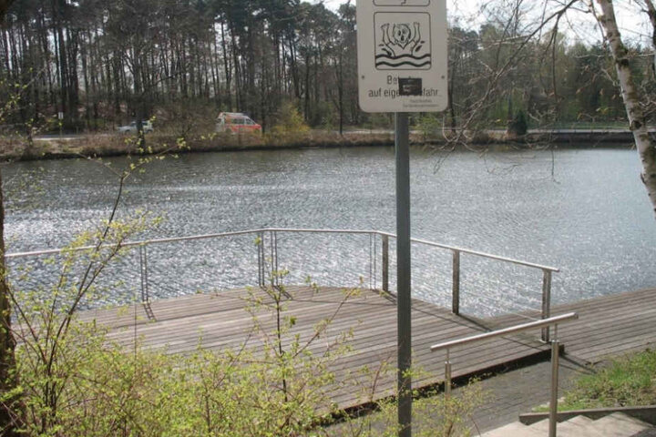 Im Sennestadt-Teich fanden die Angler die Leiche. (Archivbild)
