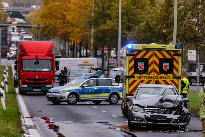 Die Radeburger Straße musste gesperrt werden.