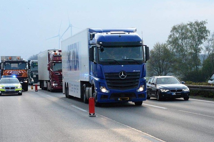 Es bildete sich ein kilometerlanger Stau.
