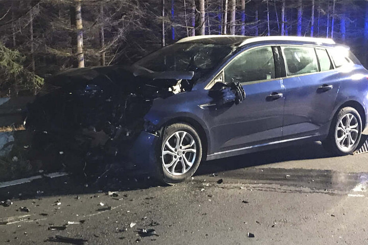 An beiden Fahrzeugen entstand laut Polizei ein wirtschaftlicher Totalschaden.