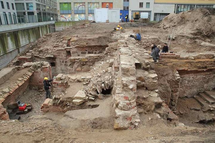 Die Archäologen fanden bereits Mauern und Gewölbereste aus dem 14. bis 18. Jahrhundert.