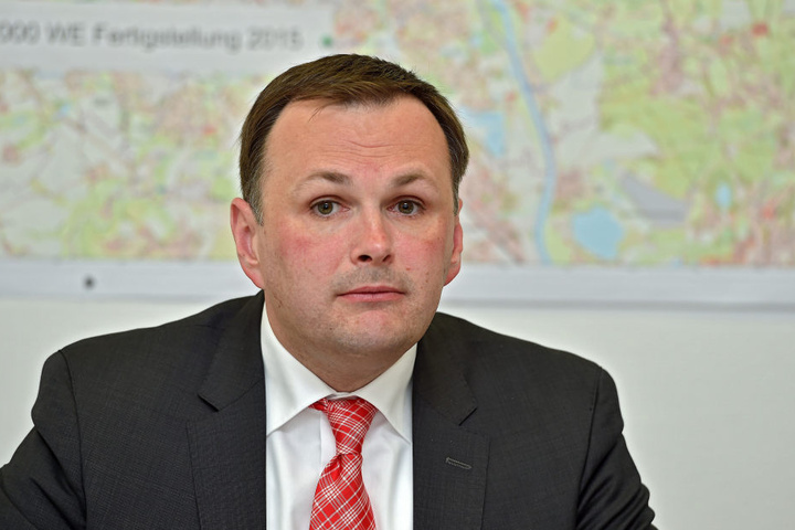 „Eine praktische Erfindung aus dem Osten“, lobt Linke-Chef André Schollbach (37)
den Grünen Pfeil.