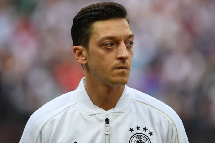 Seine Fotos mit dem türkischen Präsidenten hatten für hitzige Diskussionen gesorgt: Mesut Özil.