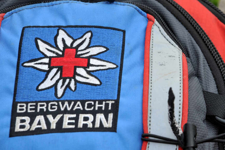 Die Retter konnten nichts mehr für den 59-Jährigen tun. Er starb an der Unfallstelle. (Symbolbild)