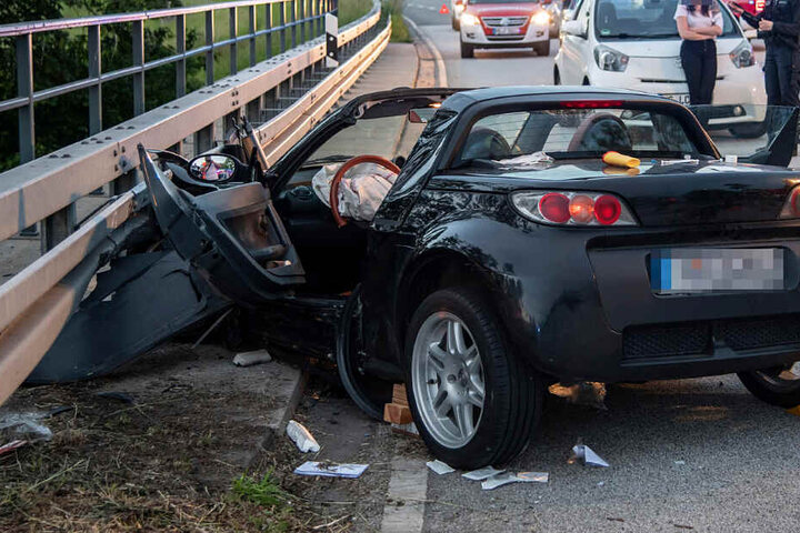 Die Bundesstraße 456 wurde infolge des Crashs gesperrt.