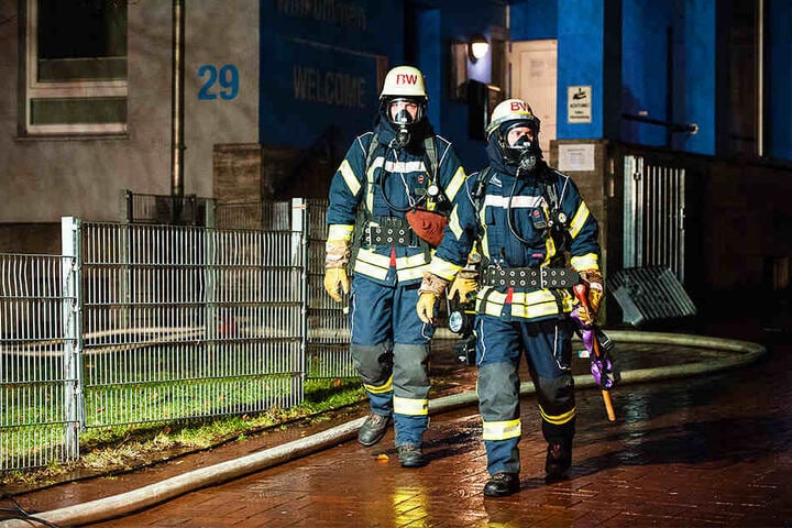 Wegen der starken Rauchentwicklung mussten 18 Bewohner evakuiert werden.