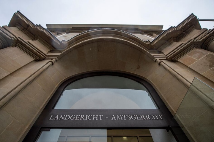 Vor dem Duisburger Landgericht findet der Prozess gegen den Vater statt.
