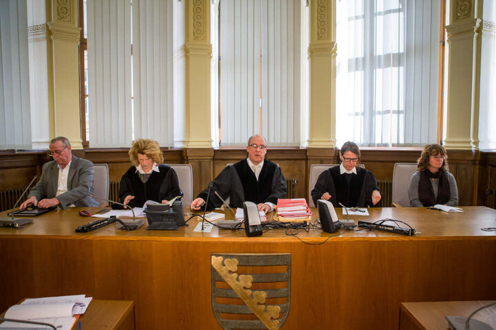Die 2. Strafkammer des Leipziger Landgerichts deutete gestern schon mal an, dass bei einer Verurteilung auch die Anordnung der Sicherungsverwahrung in Betracht kommen könnte.