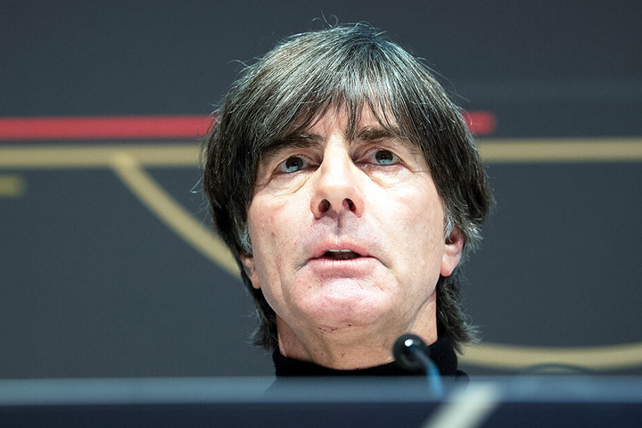 Bundestrainer Joachim Löw hat sich schon mal nach Youssoufa Moukoko erkundigt.