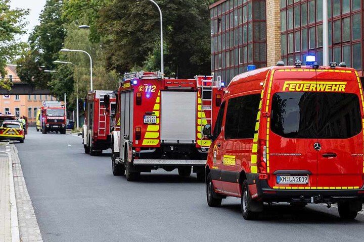 Etwa 60 Feuerwehrleute sollen derzeit vor Ort sein.