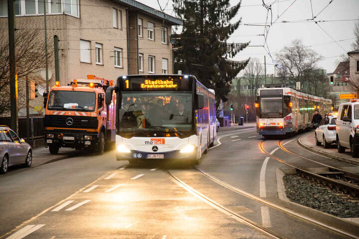 Ein Schienenersatzverkehr wurde eingerichtet.