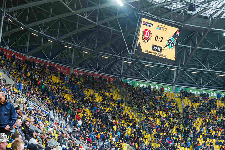 0:2 - Schwarz auf Gelb stand das Ergebnis nüchtern an der Anzeigetafel. Klar, dass die eigenen Fans unzufrieden waren.