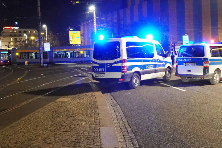 Der Bereich musste für Straßenbahnen und den Fahrzeugverkehr gesperrt werden.