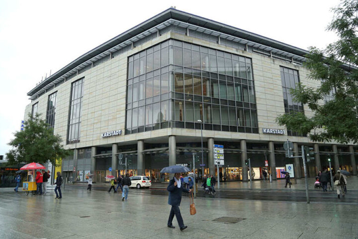 Trotz sofort eingeleiteter Fahndungsmaßnahmen entkamen die Schmuck-Gauner unerkannt.