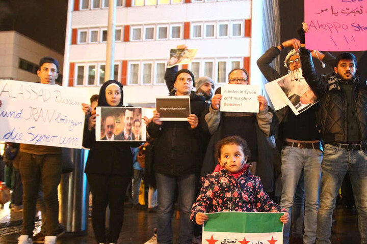 Die Demonstranten prangern die Vorgehensweise des syrischen Präsidenten Baschar al-Assad an.