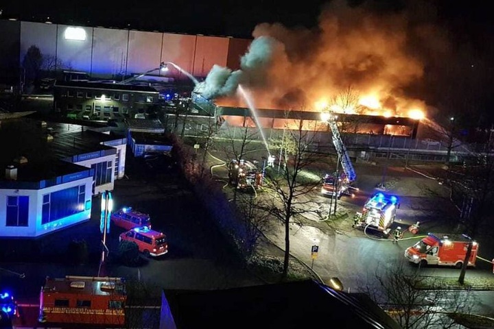 Aus der Luft war das volle Ausmaß des Brandes erkennbar.