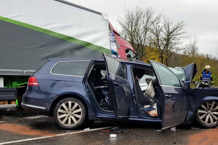Ein Blick auf die Verwüstung in dem Auto der verstorbenen 28-jährigen Frau.
