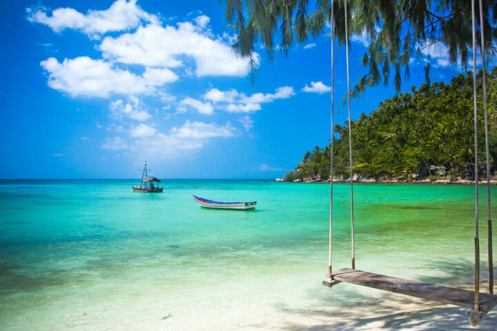 An den Traumstränden der thailändischen Insel Koh Chang werden vier Paare auf eine harte Probe gestellt.