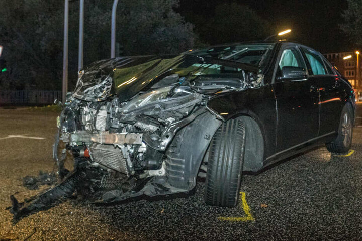 Auch an dem Mercedes entstand ein erheblicher Schaden.