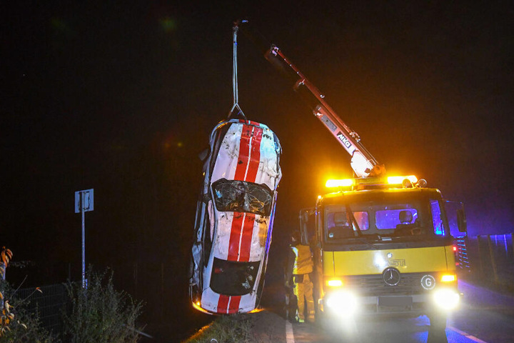 Vier Stunden dauerte die Bergung des Mustangs.