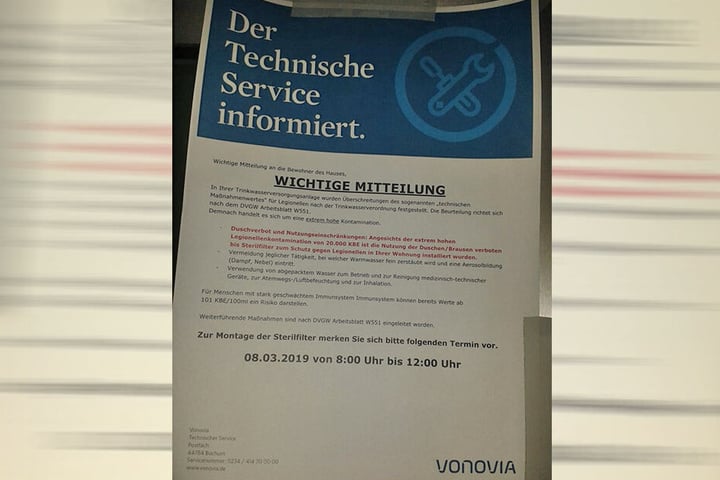Via Hausaushang informierte Vonovia die Mieter über das amtlich verhängte Duschverbot.