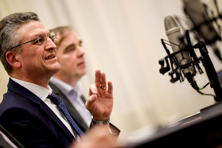 Lothar Wieler, Präsident des Robert Koch-Instituts informiert über die Krankheit.