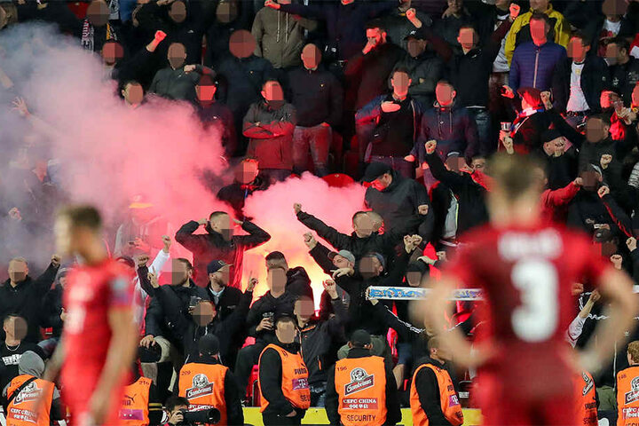 Angesichts der Entgleisungen einiger deutscher Fans, geriet das Spiel selbst in den Hintergrund.