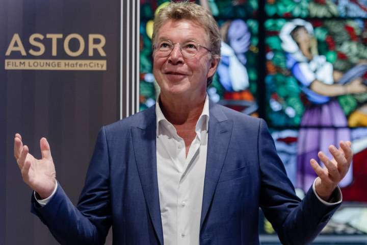 Kinobetreiber Hans-Joachim Flebbe stellt in einem Pressegespräch sein Astor Film Lounge Projekt vor.